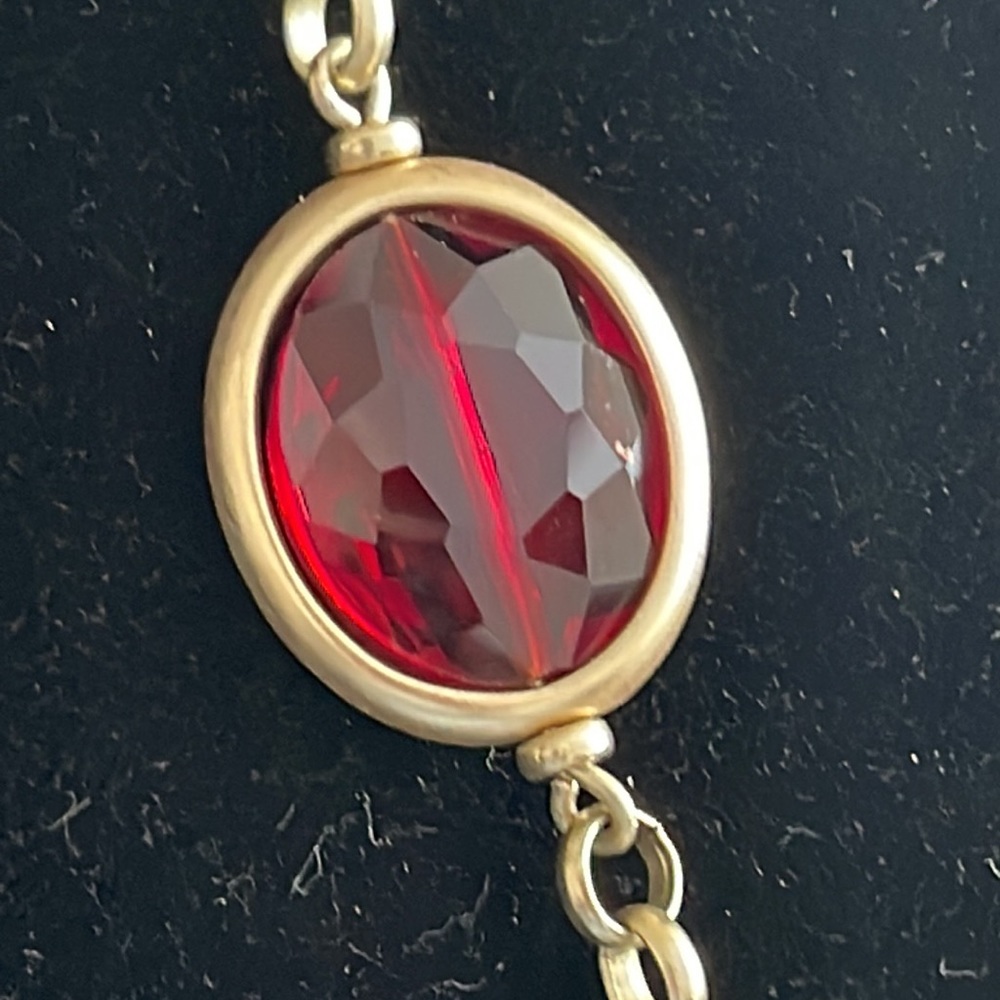 Chicos red faceted cabochons with heavy round flat linked gold chain and tassel - Picture 9 of 15